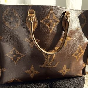 Louis Vuitton OnTheGo MM